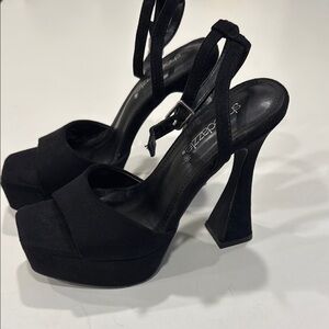 Shoe Dazzle Elegant Black Heels